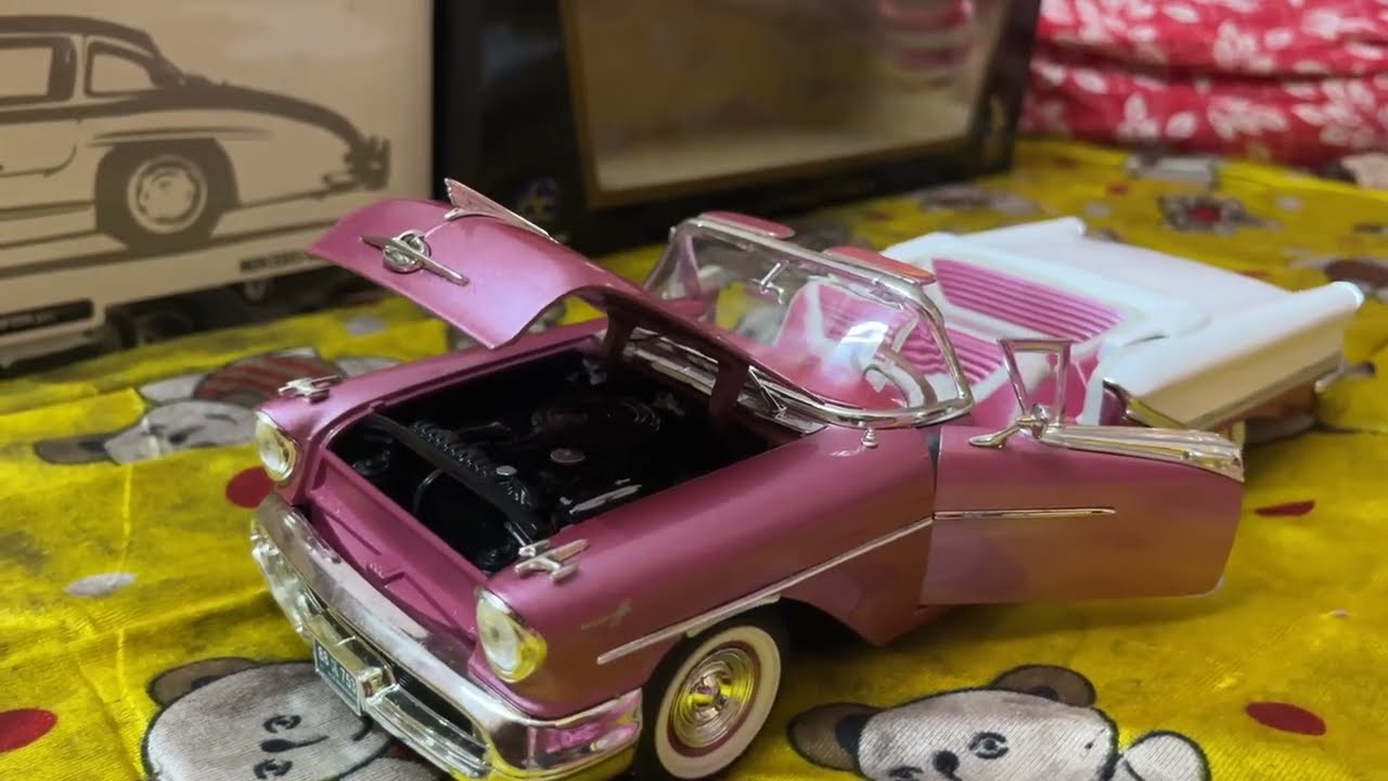 1/18 ROAD SIGNATURE 1957 OLDSMOBILE SUPER 88 RED