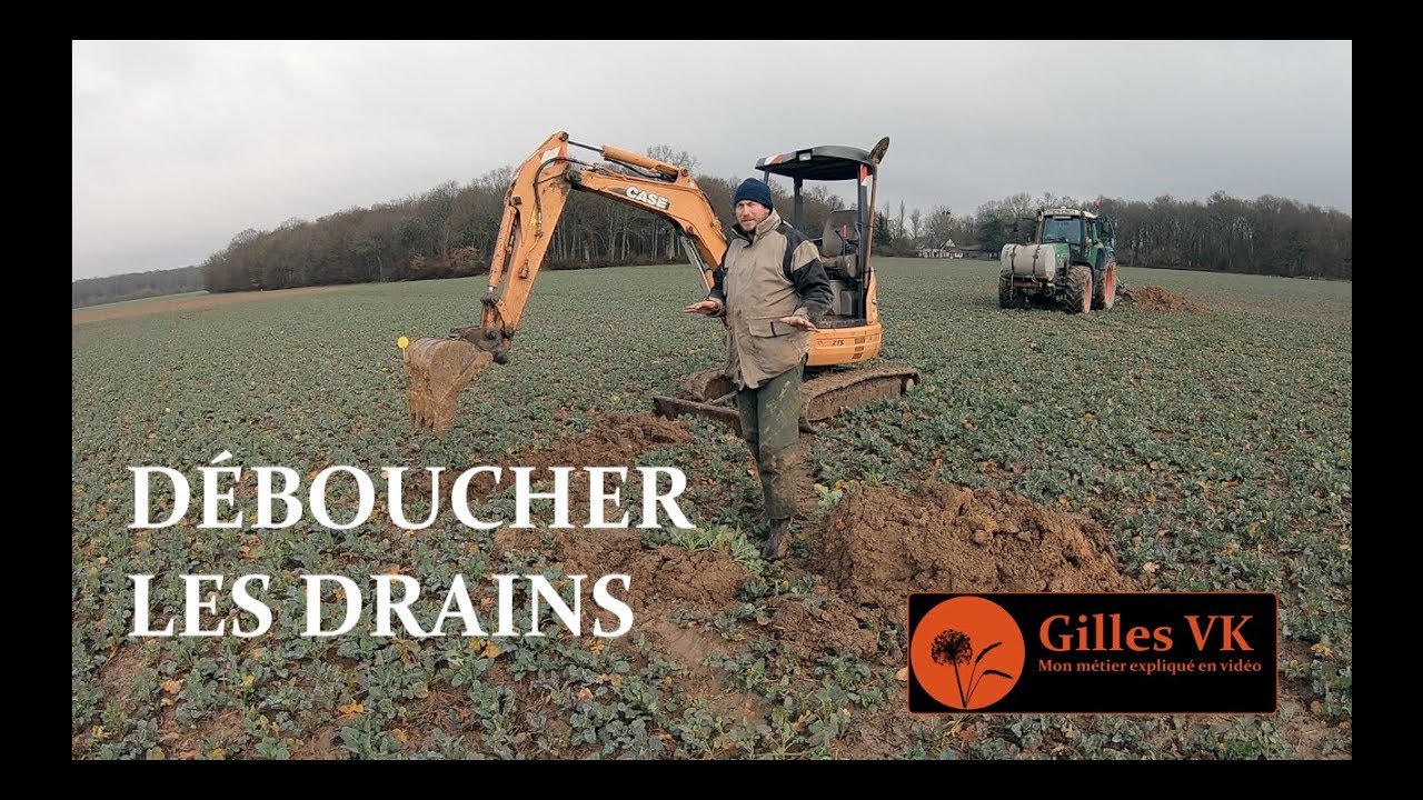 Une mini pelle pour déboucher les drains