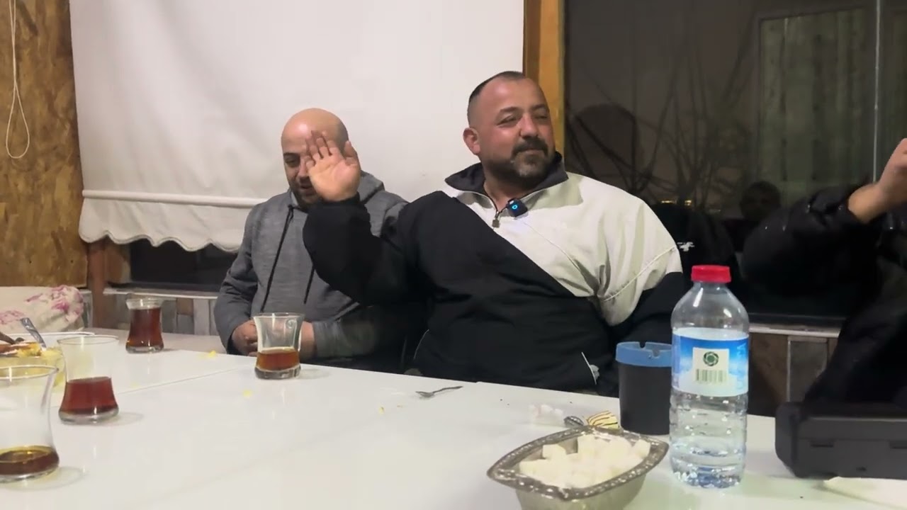 İlk okulu bitiremeyen Ahmet abi 😁 5/D amcalar sınıfı ☺️
