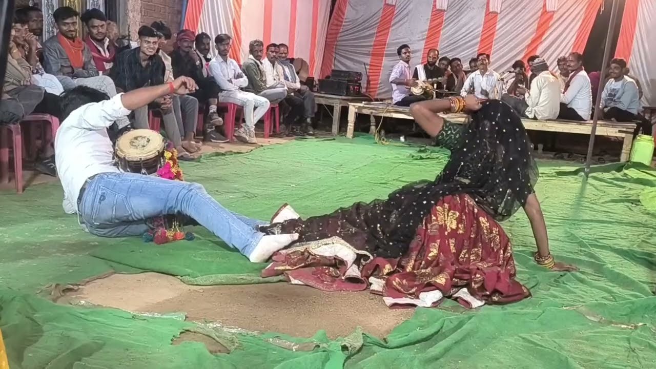Desi Rai जवाबी राई योगेंद्र राजा नदिया पार्टी के बीच में हो रही जवाबी बुंदेली देसी राई नृत्य 