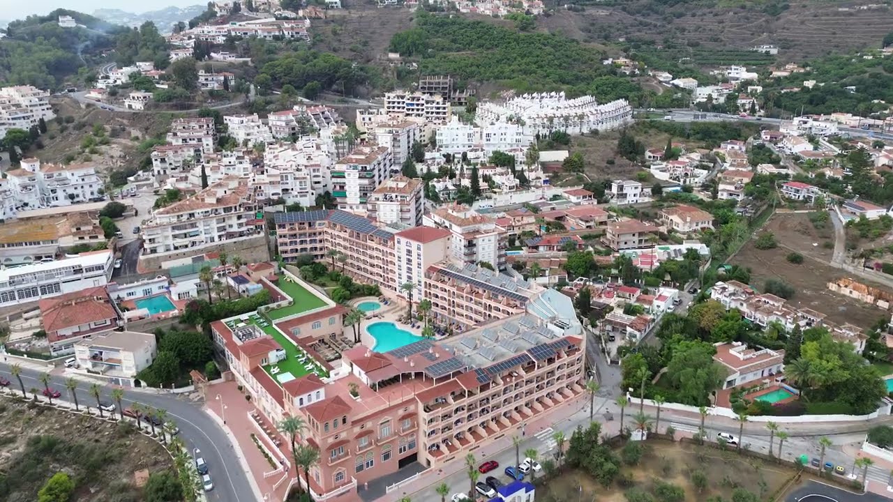 Drohnenflug um das Hotel Bahia Tropical im Osten von Almuñécar (4K UHD)