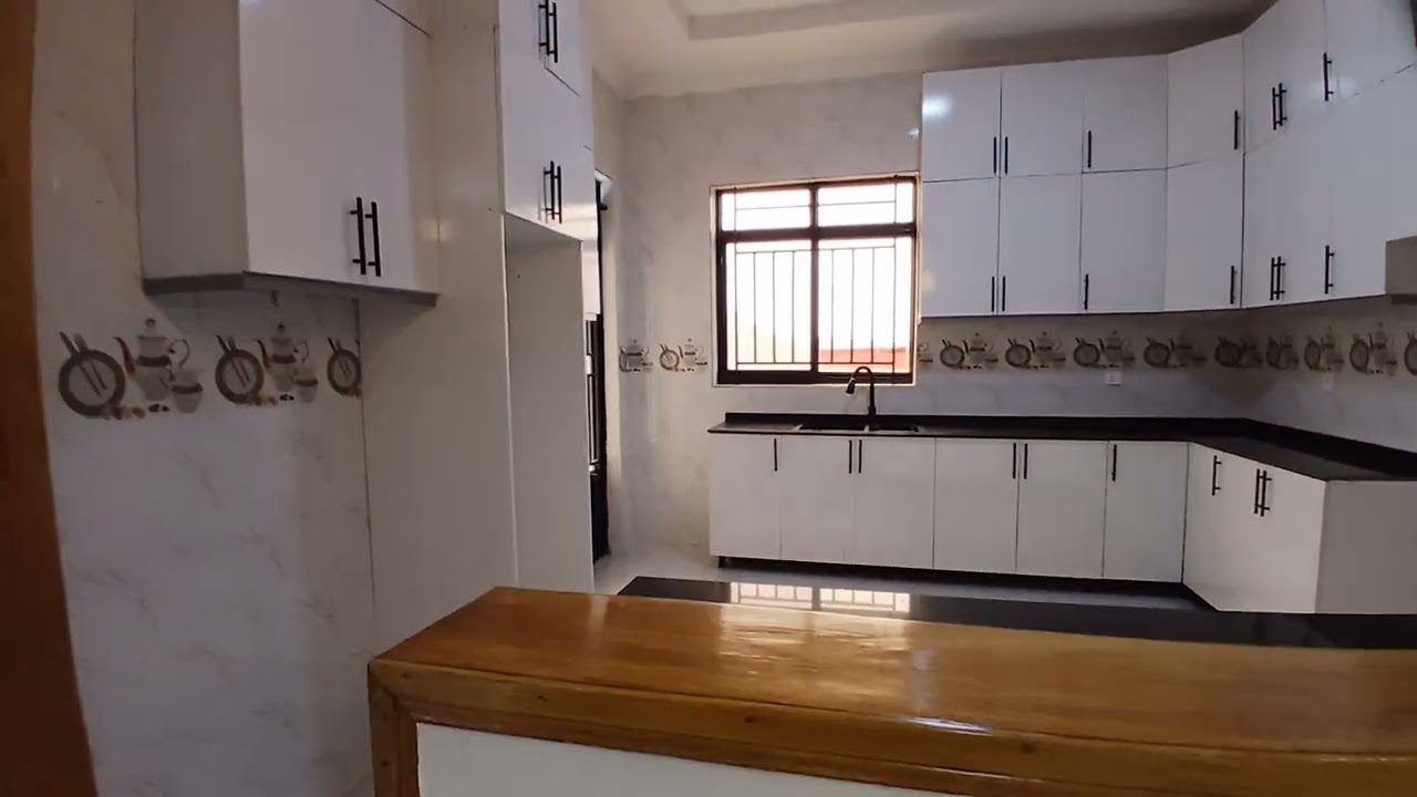 Call 0788516588 iyinzunziza iragurishwa kicukiro kanombe million 230m negotiable nimari kucyibuga 