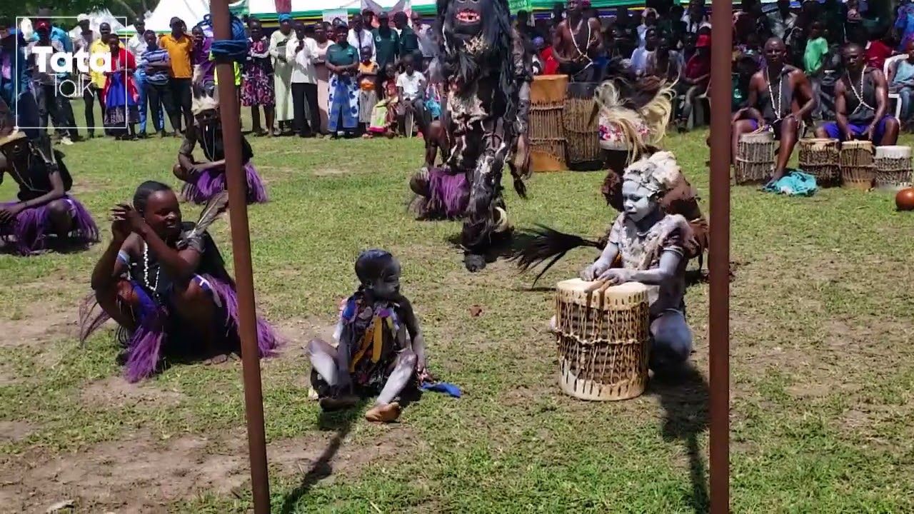 UTAPENDA WATOTO WANAVYONOGESHA KIKUNDI CHA NGOMA KUTOKA UKEREWE