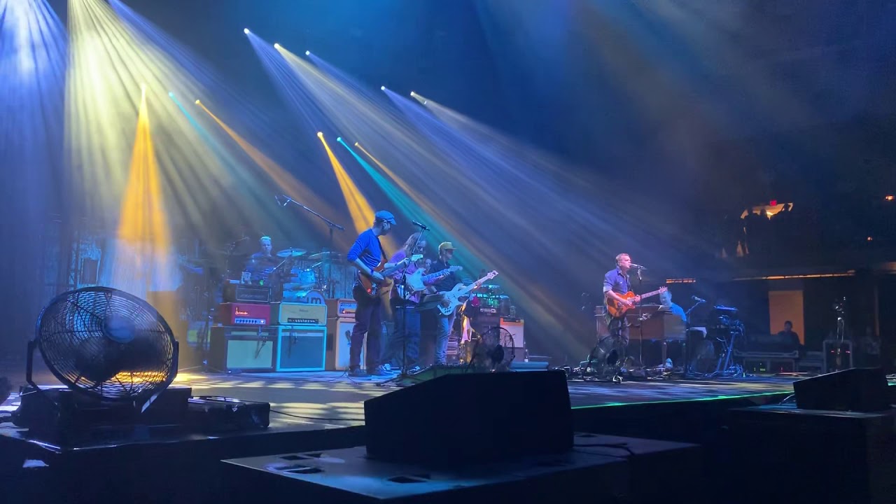 Umphrey’s McGee W/ Billy Strings Voodoo Child cover.