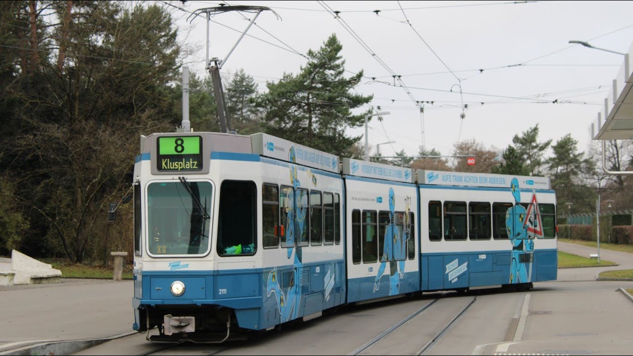 Strassenbahn Zürich Tram 2000 Sänfte auf der Linie 8 Richtung Hardplatz 