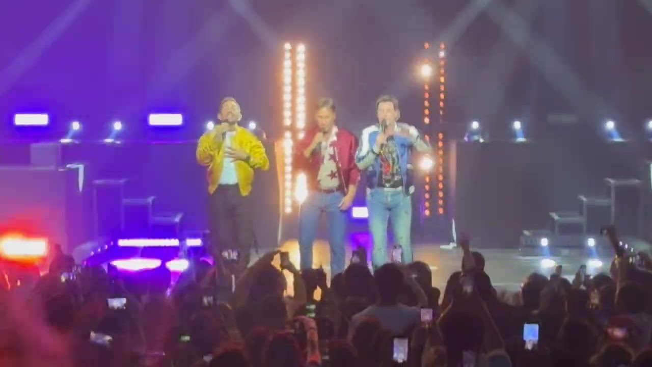 Worlds Apart - Je te donne - I Got a Feeling Concert 2024 - Dôme de Paris