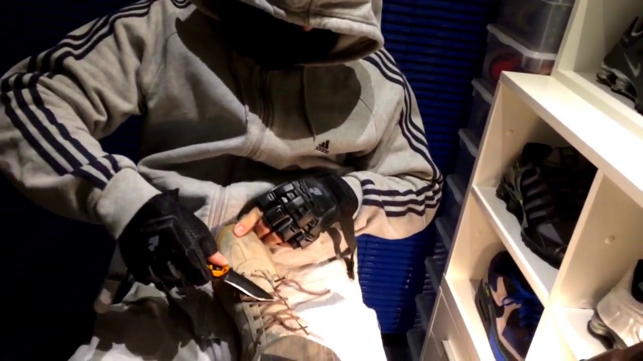 Gangsta Justin cuts my Shoe-Laces off  my Adidas Sneaker