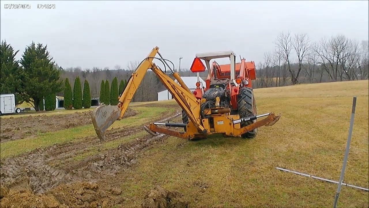 Установка водосточных труб с помощью экскаватора Kubota 345dt и экскаватора Case 100.