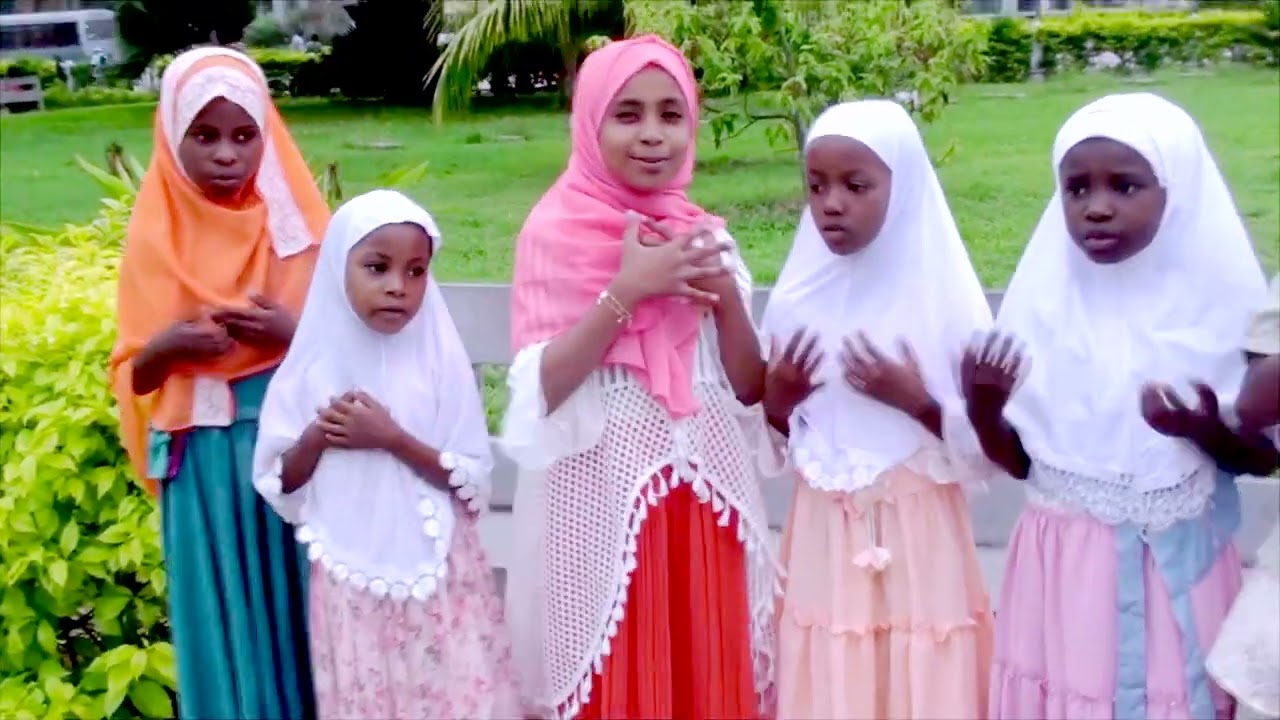 MARYAM KID FT HALAAWAT KIDS AND ORPHANS KIDS  Official Eid nasheed