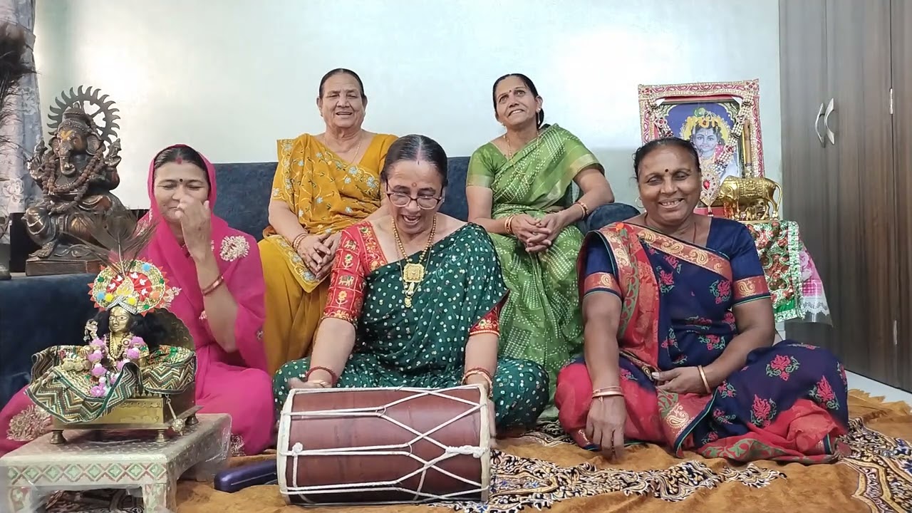 લગ્નમાં જમાઈને ગવાતા ફટાણા જરૂર સાંભળો આવી મારવાડી મકાઈ ઘમર ઘંટી ગાજે(લખેલું છે)