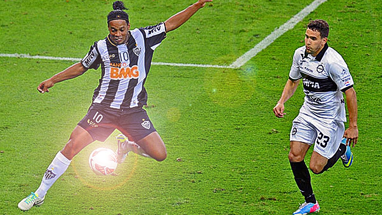 Ronaldinho ● TOP 4 Ultimate Soccer/Football Skills & Tricks