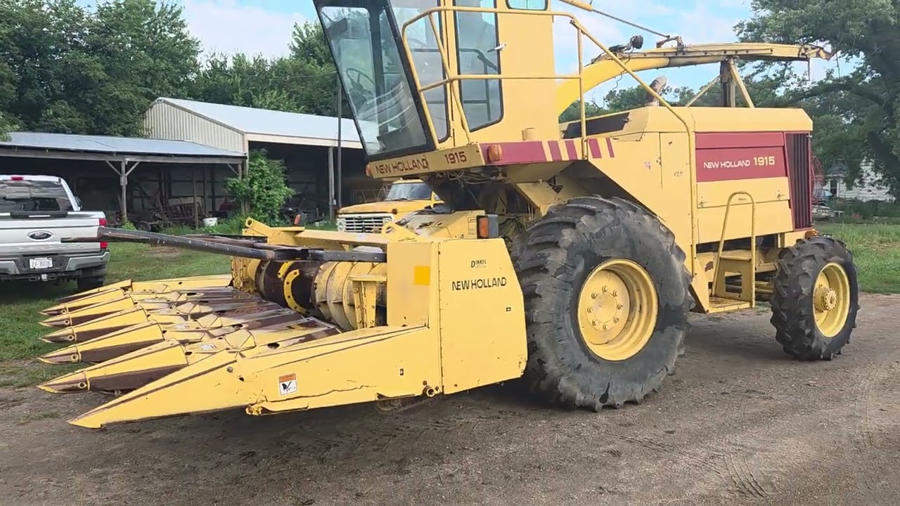 New Holland 1915 Forage Chopper w head