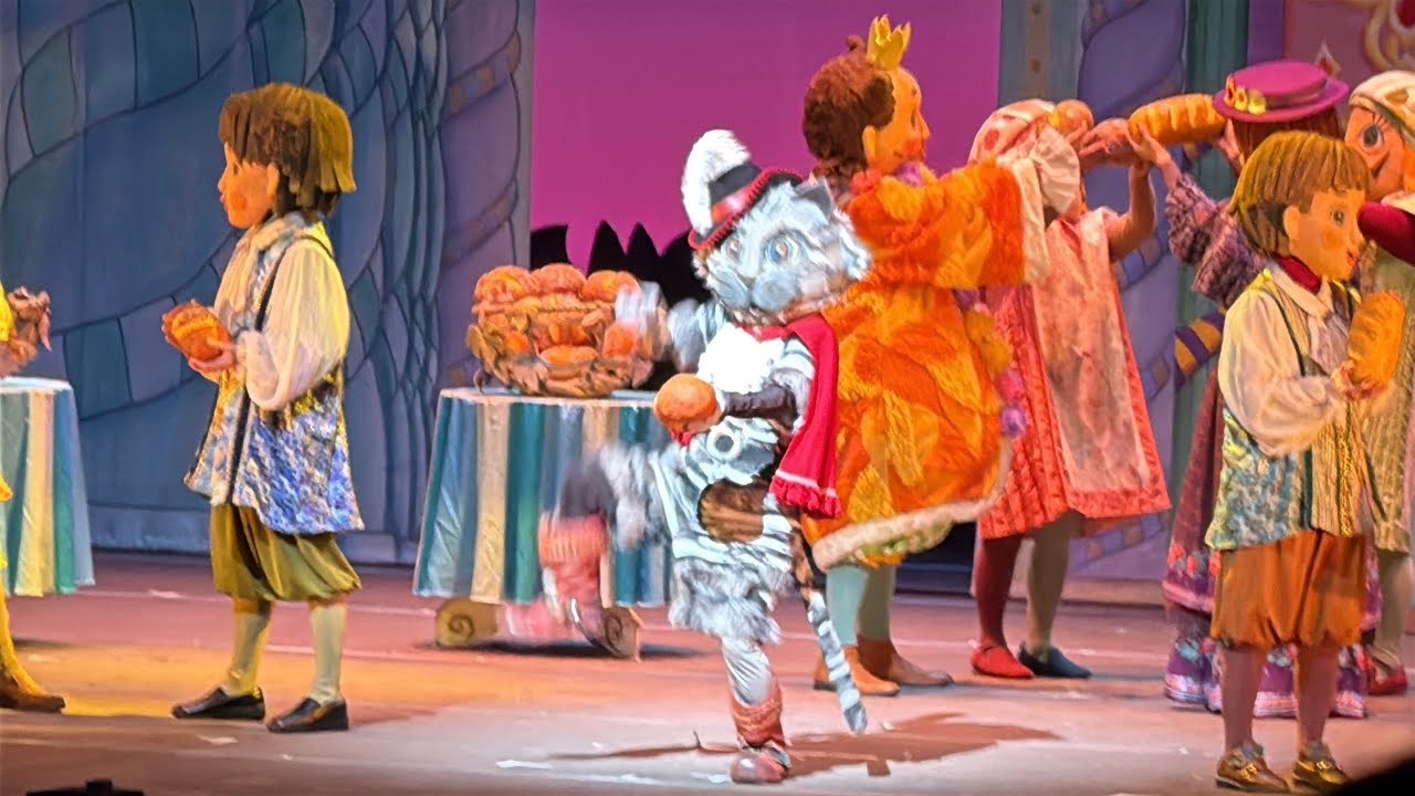 Puss in boots play Japanese play #japan #pussinboots 