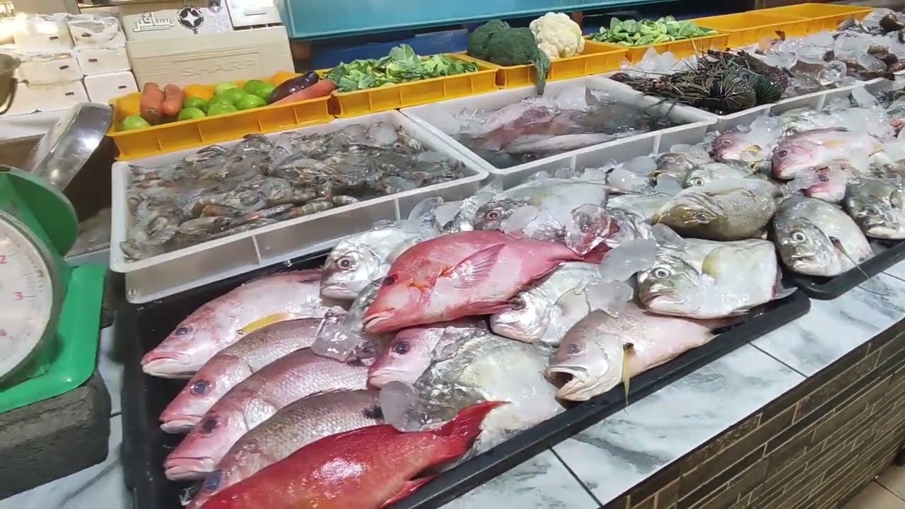 Makan seafood di anjung senja restaurant kota kinabalu.