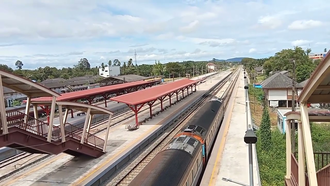 มาข้างบนรถไฟมาพอดีเป๊ะเลย(ชุมพร)