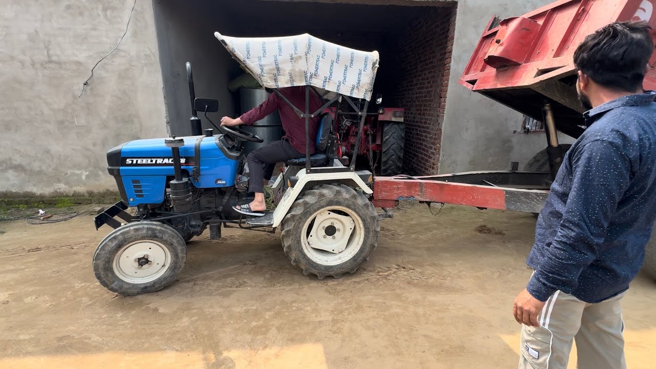 Aaj chhote tractor mein load kiya itna Sara Saman Bijnor jaane ke liye nikale sare dost