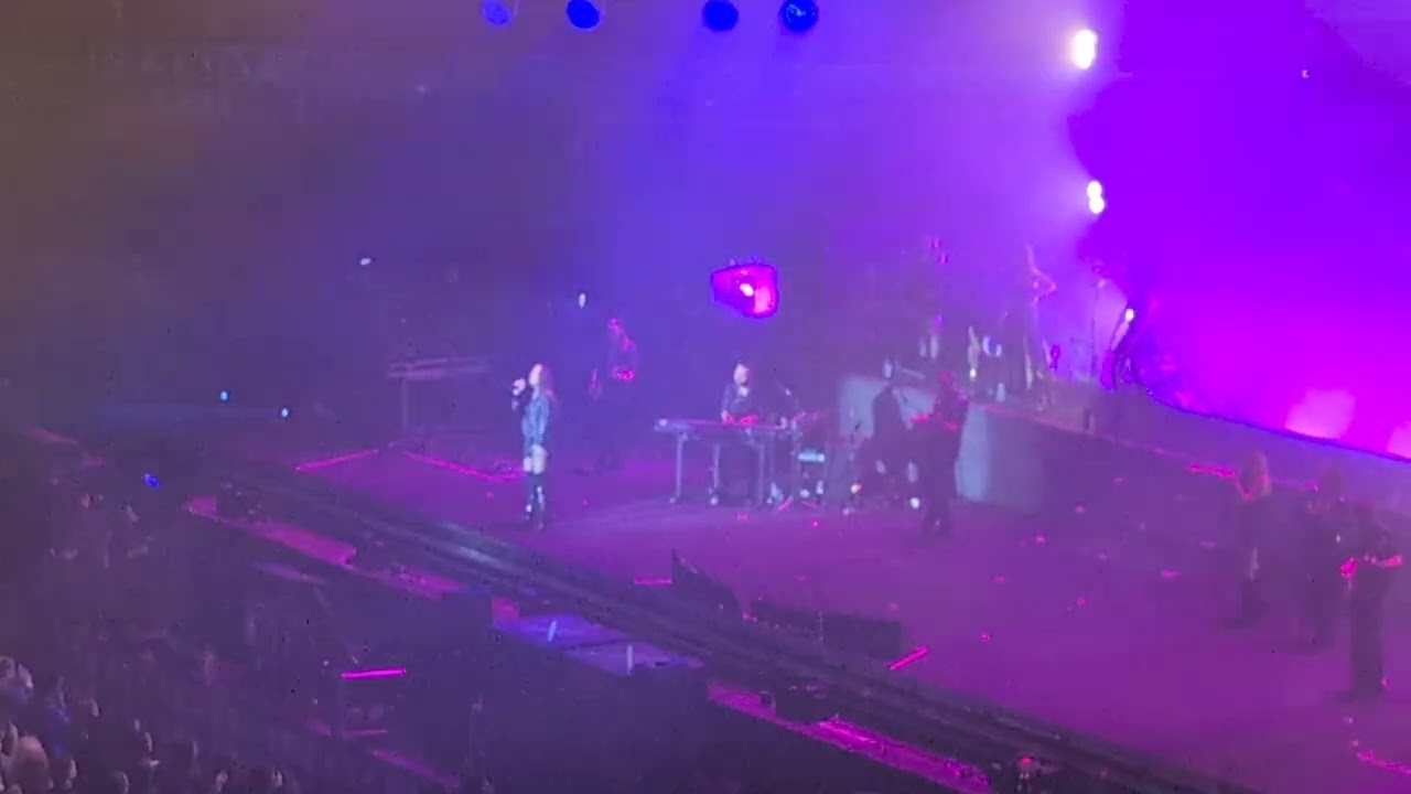 Malú - Madrid (18/12/2024) - Invisible
