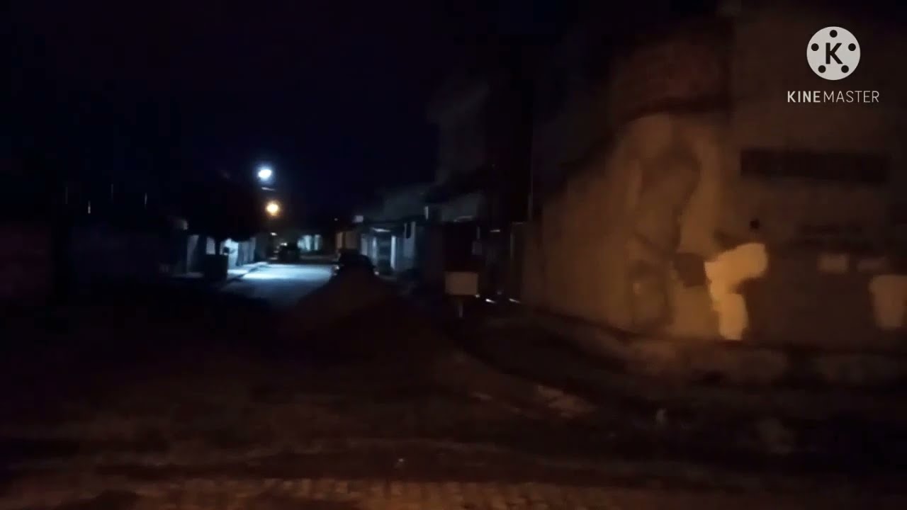 andando de carro de madrugada, vimos algo estranho