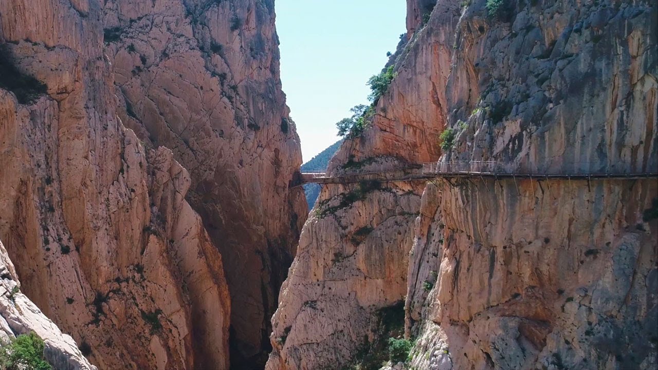 🌄👑 DOCUMENTAL: EL CAMINITO DEL REY - UNA AVENTURA ENTRE CAÑONES Y ALTURAS 📽️🌿