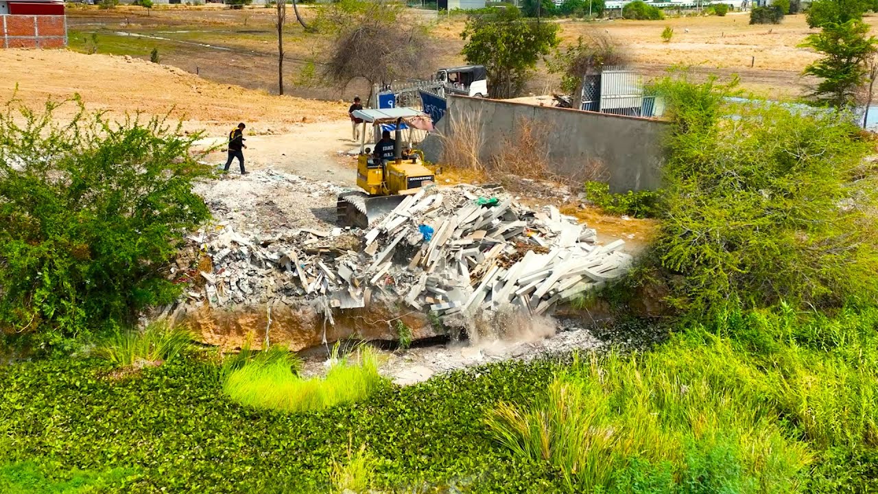 Perfect First Start Project Land Fill Up Dozer Push Soils Into Water Lake With Dump Truck 5Ton