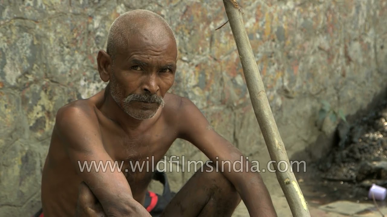 Worst job ever   Sewer diving in India