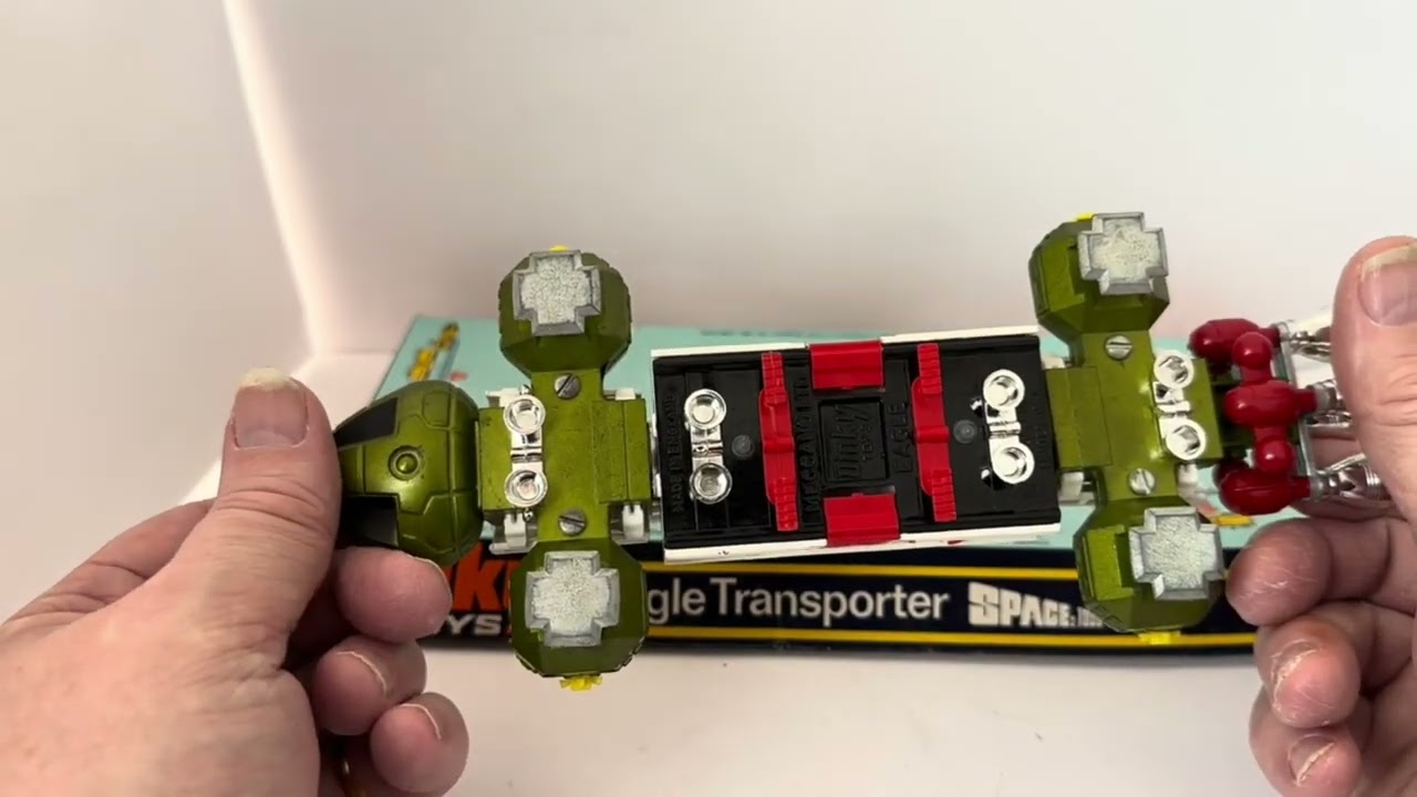 Vintage Gerry Andersons Space 1999 Die-Cast Green Eagle Transporter Dinky Toy No. 359 1975 Boxed