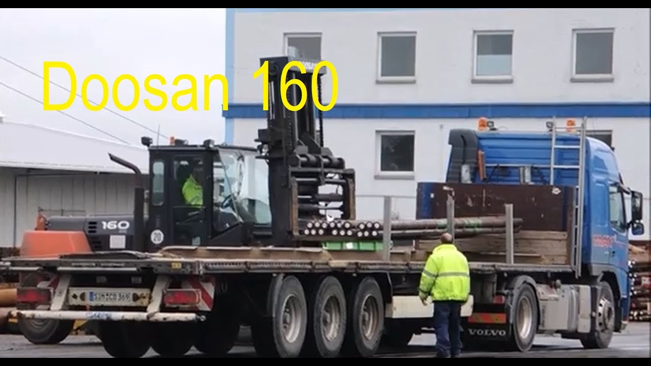 Forklift Doosan 160  port Düsseldorf load truck