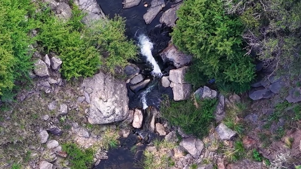 Río Virorco superior desde el aire : Laguna de las Uvas y Siete Saltos