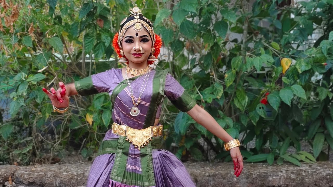 Classical dance performance 