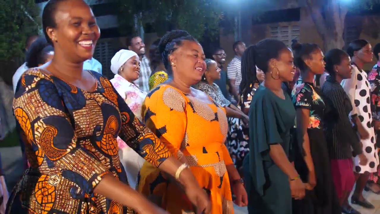 KARIBUNI KIZITO MAKUBURI By John Sway,:Kwaya ya Ledochowska (BMTL) k/ndege Dodoma
