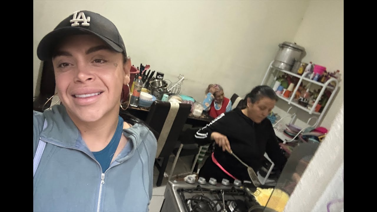 Haciendo de comer y platicando