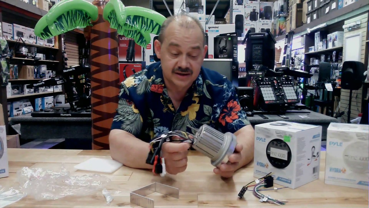 Review and Un-boxing PYLE Round Gauge Bluetooth Marine Radio MP3 USB - PLMR90UW, PLMR91UB, PLMR91US