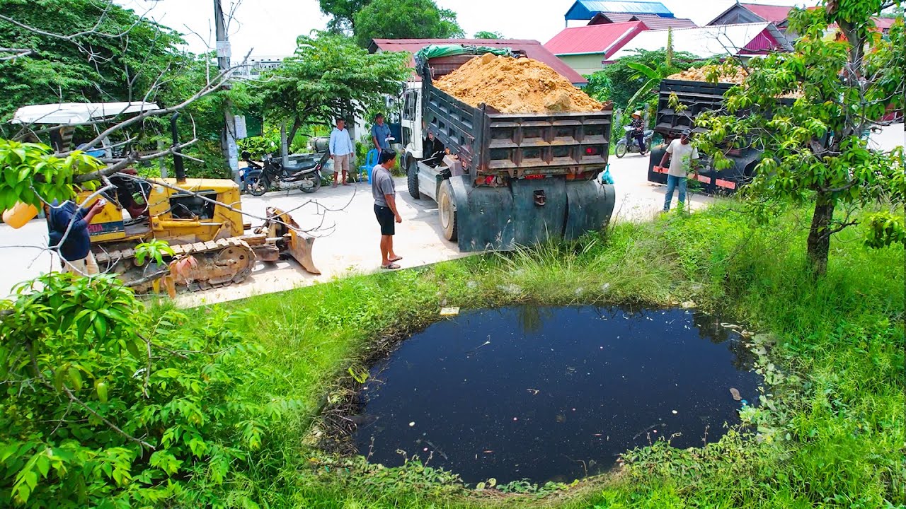 Wonderful Project!! Bulldozer & Truck 5T Push Rock Siol Into Water Filling Flooded Land