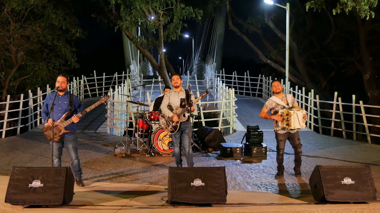 Grupo Comnbate - El Alfa (EN VIVO 2023)