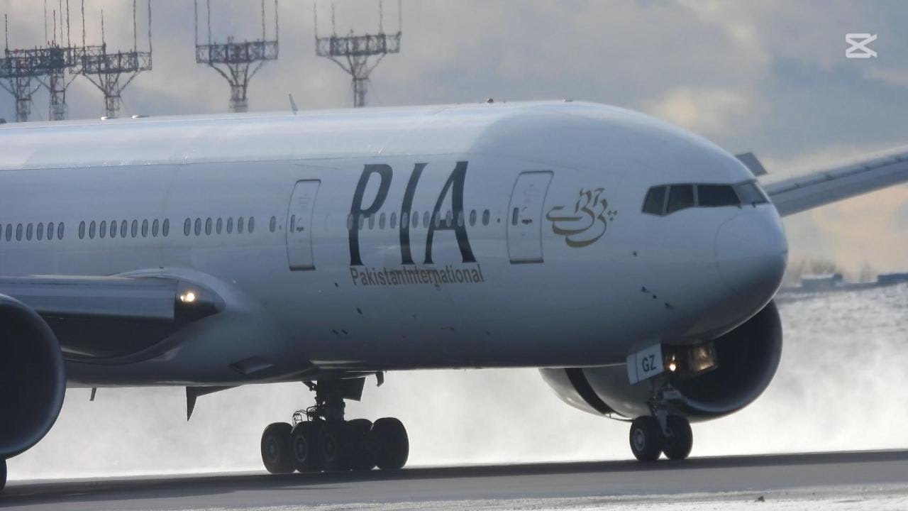 ❄️ 🇵🇰 PIA Boeing 777 Landing with Snow Reverse Thrusters | Plane Spotting Toronto Pearson YYZ