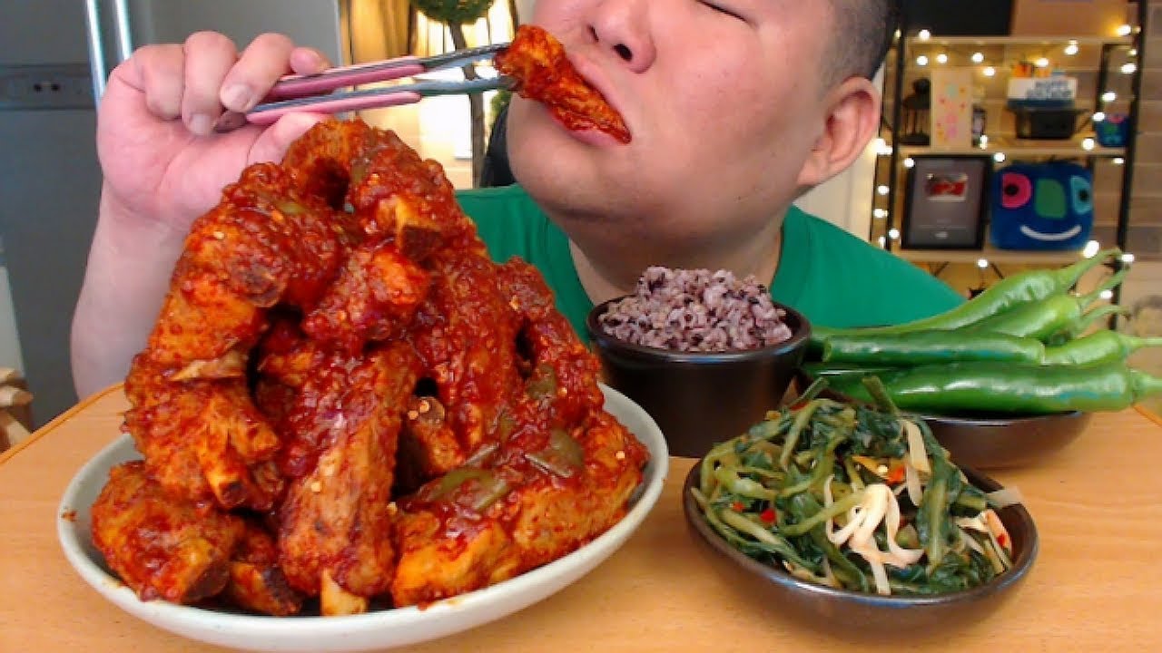 매운 등갈비 쿡 먹방 입니다 . spicy stir-fried ribs. Mukbang