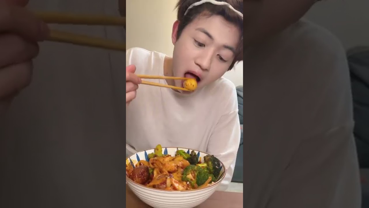 听说点赞的都可以拿到厚厚的压岁钱%别人家的弟弟 #拍照 #迎接虎年的仪式感