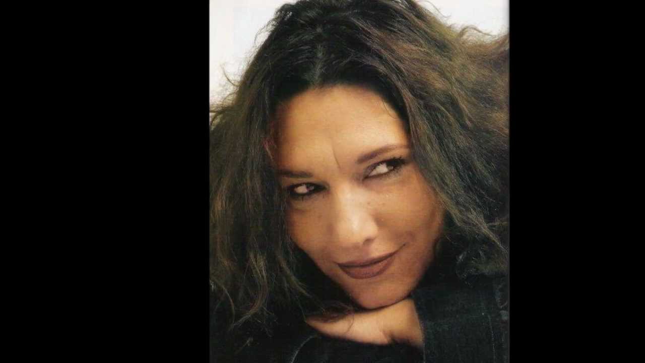 Μια ζωή μέσα στους δρόμους~Ελένη Βιτάλη