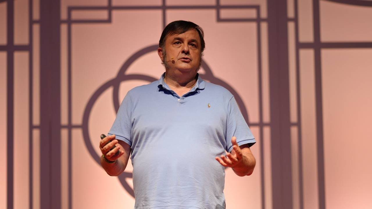 Santuarios humanos a salvo de la IA | Javier G. Recuenco | TEDxMálaga