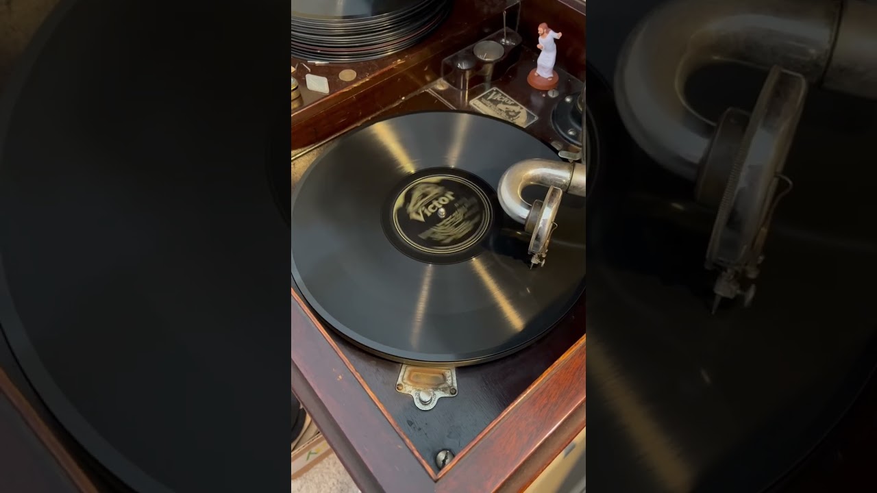 Excerpt from a 12-inch 78rpm record from 1919 (“Twinkle” by Joseph C. Smith’s Band)