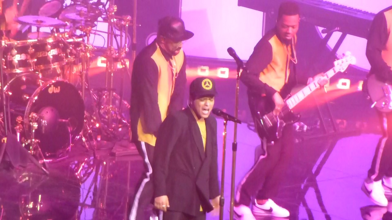 Uptown Funk Bruno Mars Las Vegas 3-12-17