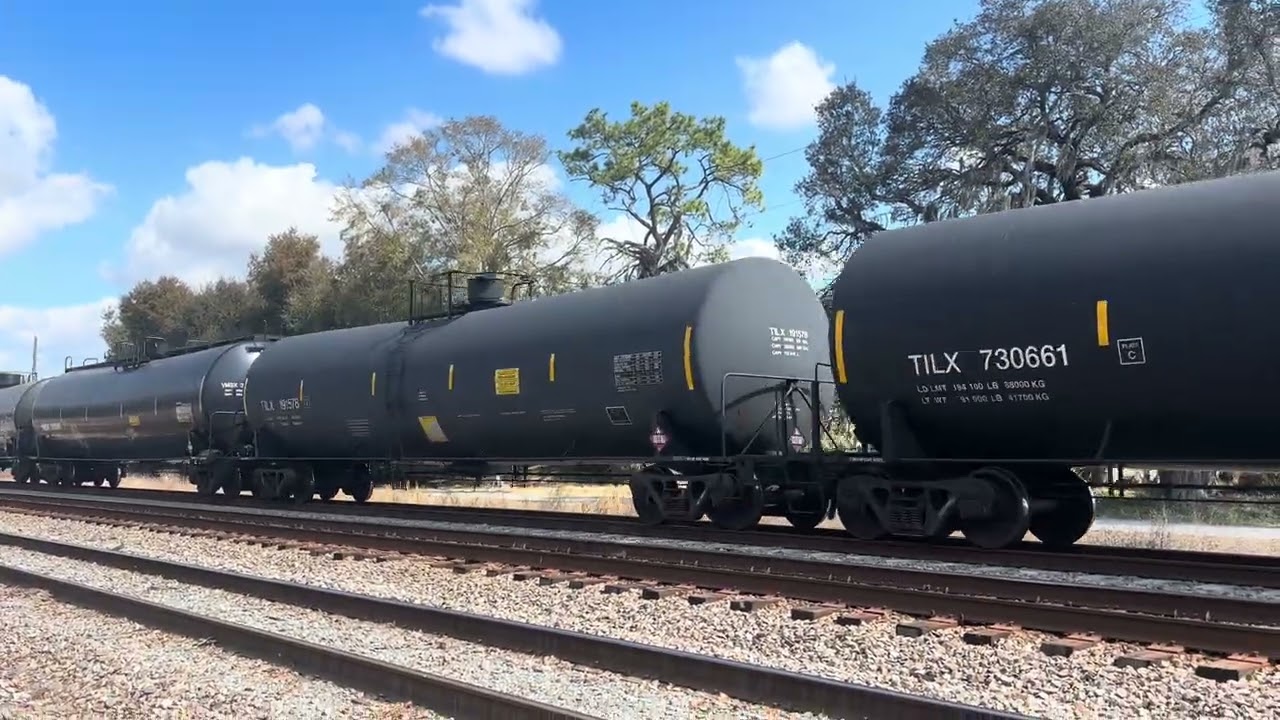 CSX 37 leads B795 in Wildwood,FL