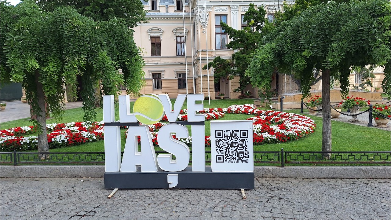 Iasi. Romania. Bulevardul Stefan cel Mare. Manastirea SfintiiTrei Ierarhi. Catedrala Mitropolitana.