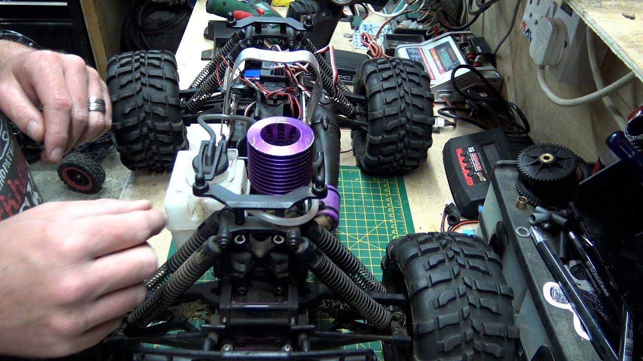 Let's See What's Wrong With This HPI Savage 25 Nitro Monster Truck!