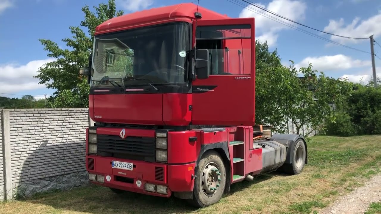 Приобрел седельный тягач Renault Magnum E-Tech 440 Евро 3 с кабиной второго поколения.
