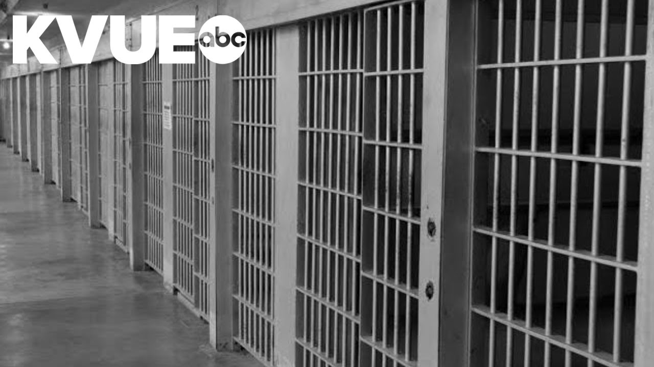 Travis County corrections officer charged for allegedly trading chicken wings for cash