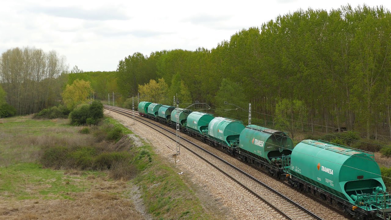 Renfe 251-002 con el Carbonato de Tramesa Torrelavega - Le&oacute;n Clasificaci&oacute;n 4K UHD