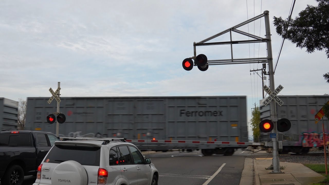 UP 7037 Manifest North | Fruitridge Rd. Railroad Crossing, Sacramento CA