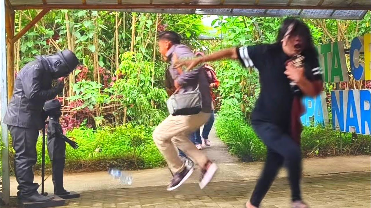 Gak bisa berhenti ngakak..!!! Prank patung hidup..!!!