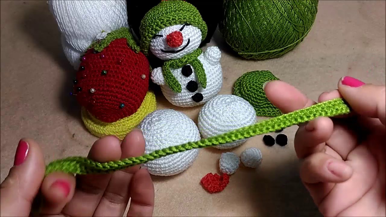 Amigurumi Boneco de neve para arvore de natal feito com linha ane da circulo